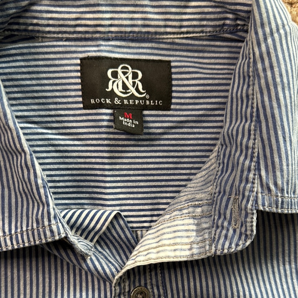 Rock & Republic Blue Casual Button Down Shirt with Pointed Collar - Picture 3 of 4